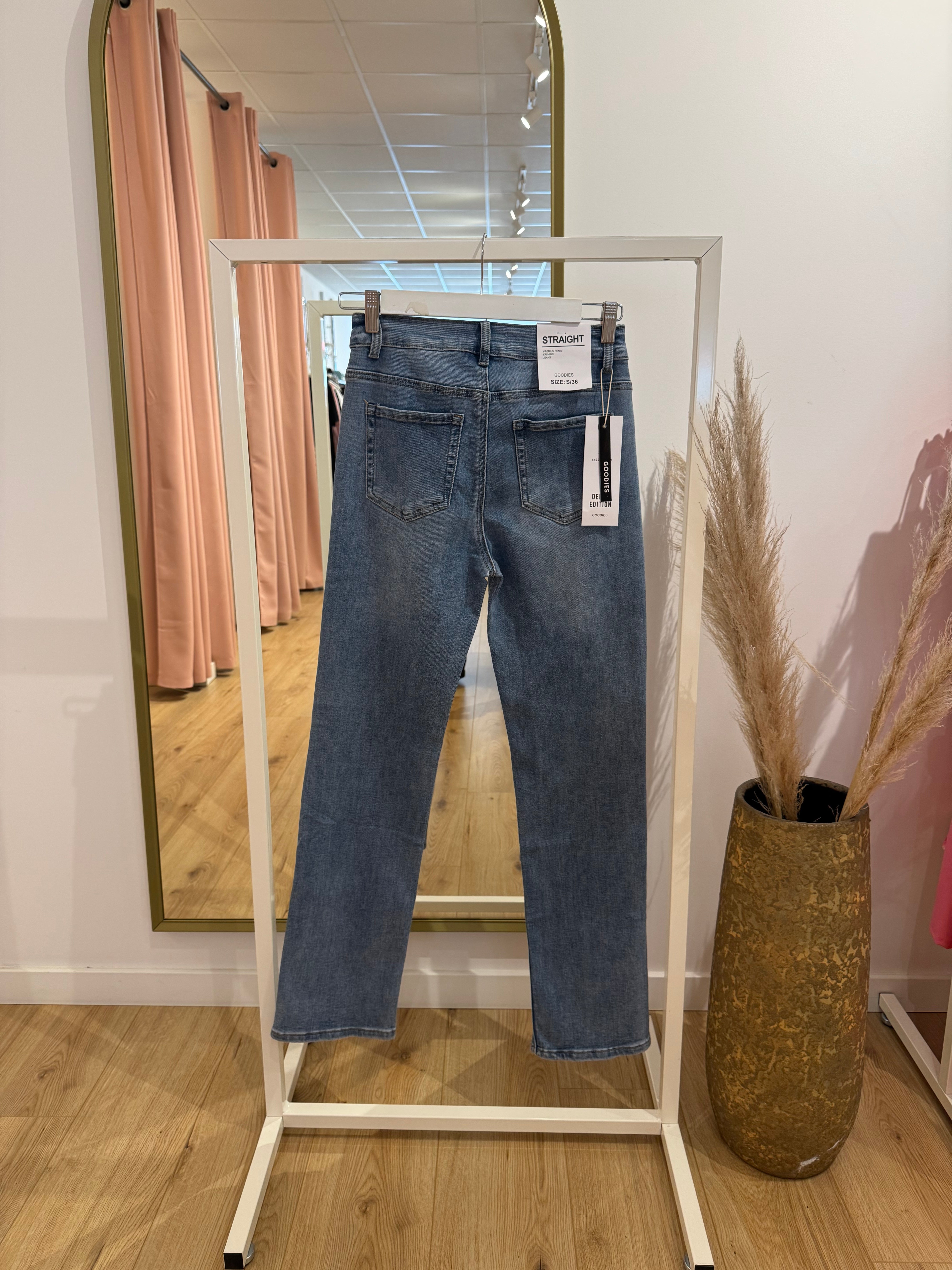 Goodies straight 0220